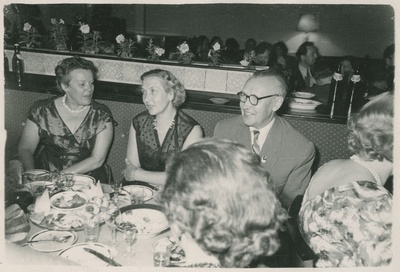 Keemikute päeva tähistamine kohvik  "Tallinnas", keskel prof. Raudsepp abikaasaga, 1960.a.  similar photo