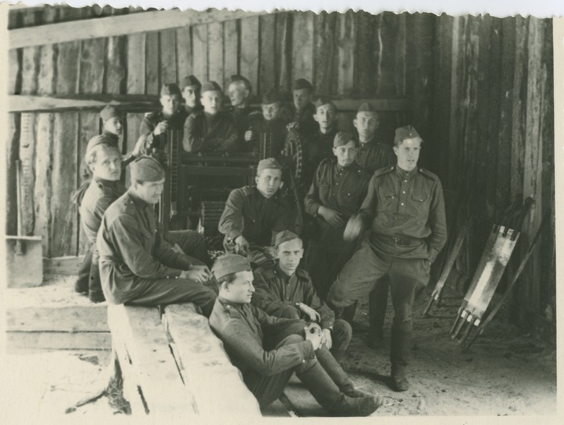 TPI üliõpilased Papiniidul sõjaväelaagris, 1954.a.