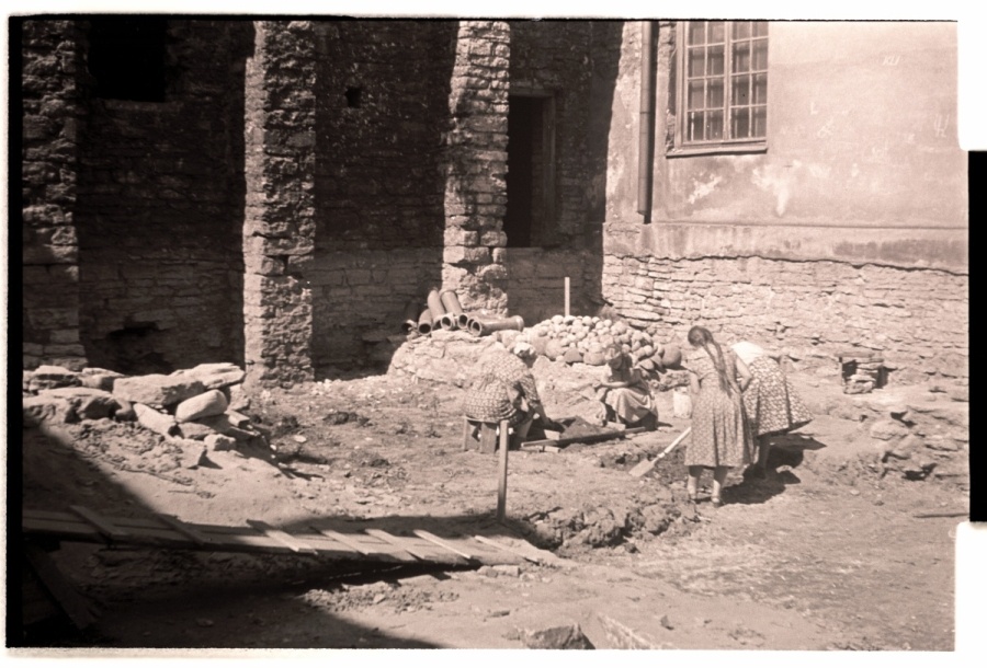 Archaeological mines in Dominican monasteries.