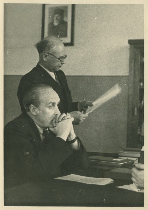 TPI vastuvõtukomisjoni liikmed õppejõud Arkadi Rannes ja Ludvig Kalman (seisab), 1947