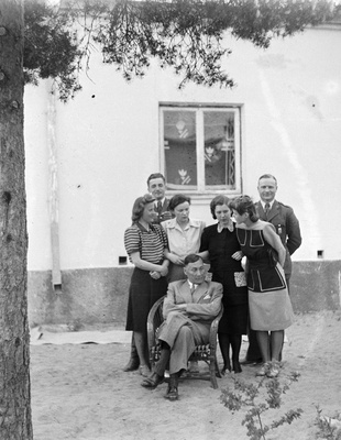 Aloizia Maria Reimanni ülesvõte 1943. aasta kevadel Nõmmelt  similar photo