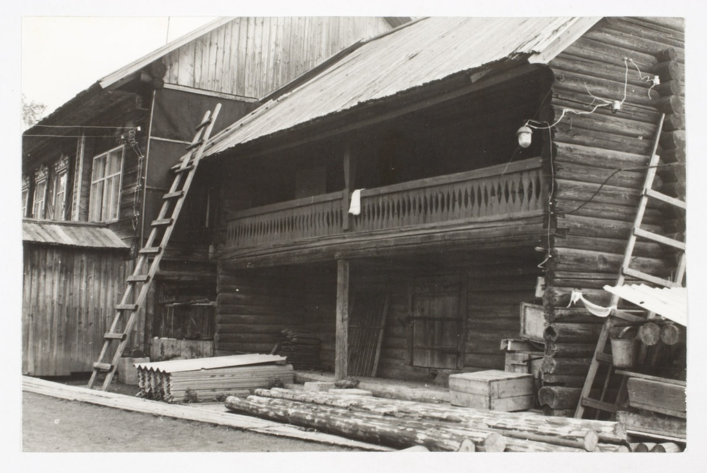 Ait, tehtud 1920. aastatel. Omanik Gennadi Ivani poeg Ivanov.