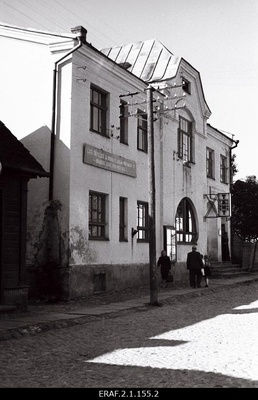 Maja Viljandis, Posti tänav 6, kus 1924.a asus "Käsitööliste Selts". Selles majas toimusid sagedased tööliste koosolekud. Hiljem asus selles majas kino Täht  similar photo