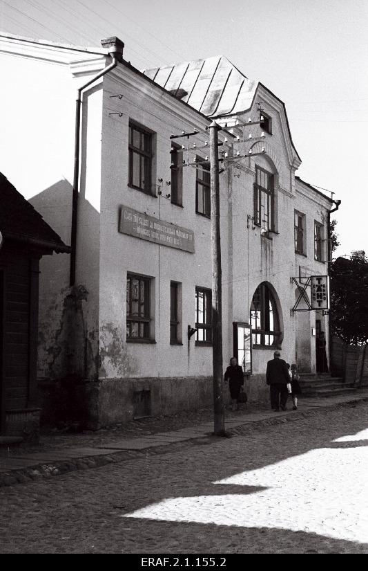 Maja Viljandis, Posti tänav 6, kus 1924.a asus "Käsitööliste Selts". Selles majas toimusid sagedased tööliste koosolekud. Hiljem asus selles majas kino Täht