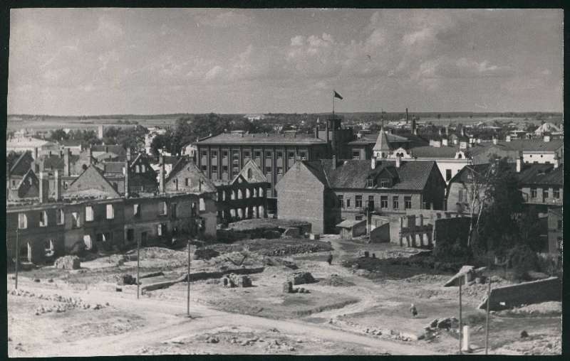 Photo, ruins of houses burned at the corner of Viljandi, Oru and Lossi