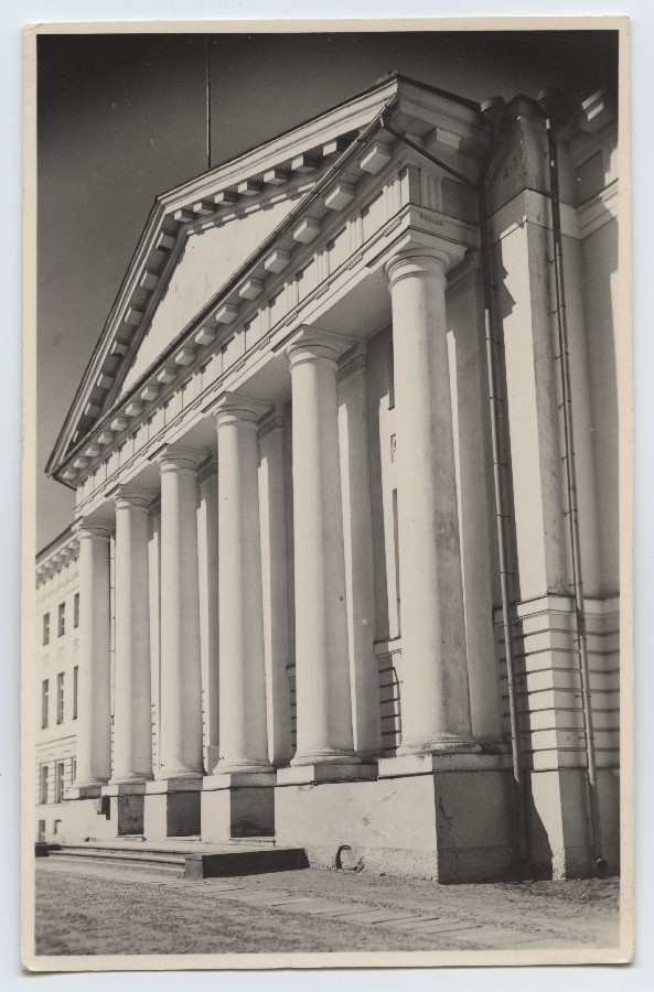 Façade of the main building of the University of Tartu.