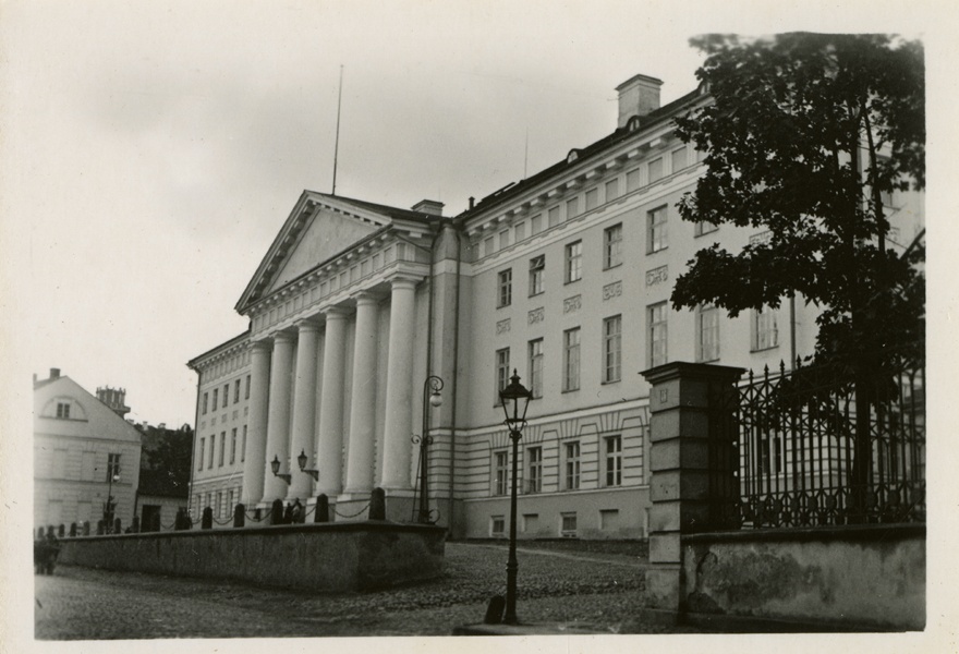 Main building of the University of Tartu, view. Architect Johann Wilhelm Krause