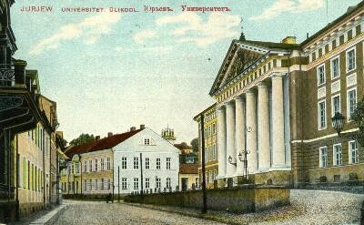 Jaani t (University t): Head Building of the University.
View from the corner of Jaan and Gildi t. Tartu, 1910.  duplicate photo