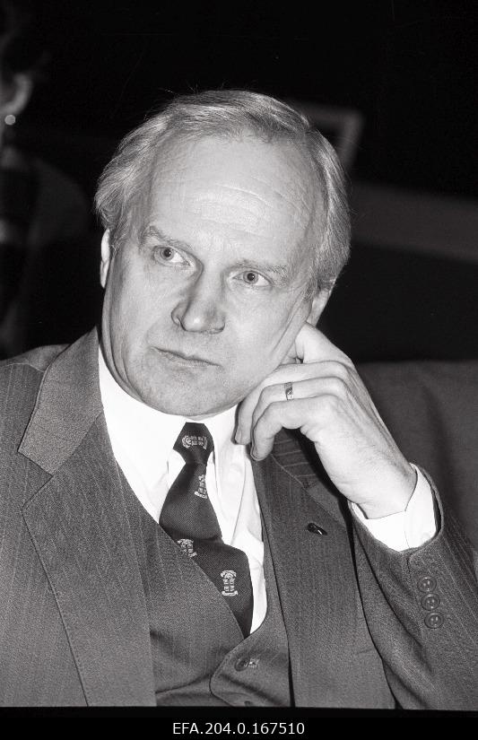 Aarna, Olav - Tallinna Tehnikaülikooli professor.