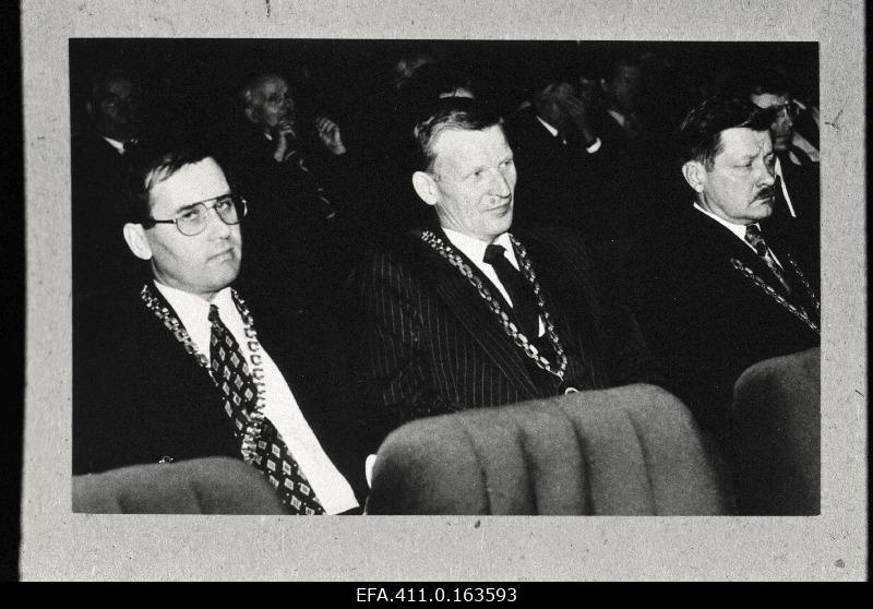 Tallinna Tehnikaülikooli 78. aastapäeva tähistamine. Vasakult: TTÜ keemiateaduskonna dekaan professor Andres Öpik, humanitaarteaduskonna professor Väino Rajangu, majandusteaduste aseprofessor Alari Purju.