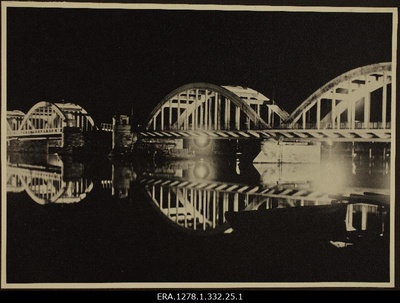 Valgustatud sild.  duplicate photo