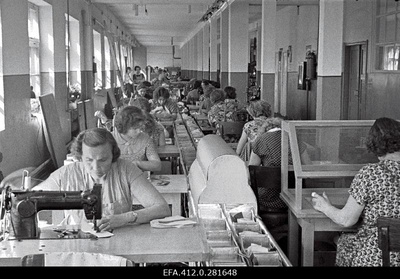 Pärnu Nahatööstuses "Kroom".  duplicate photo