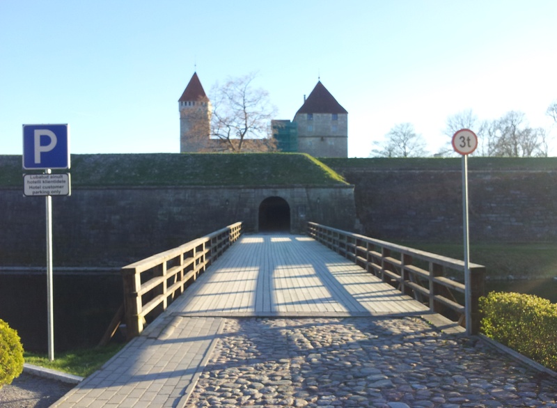 Vaade Kuressaare lossi sillale ja lossiväravale rephoto