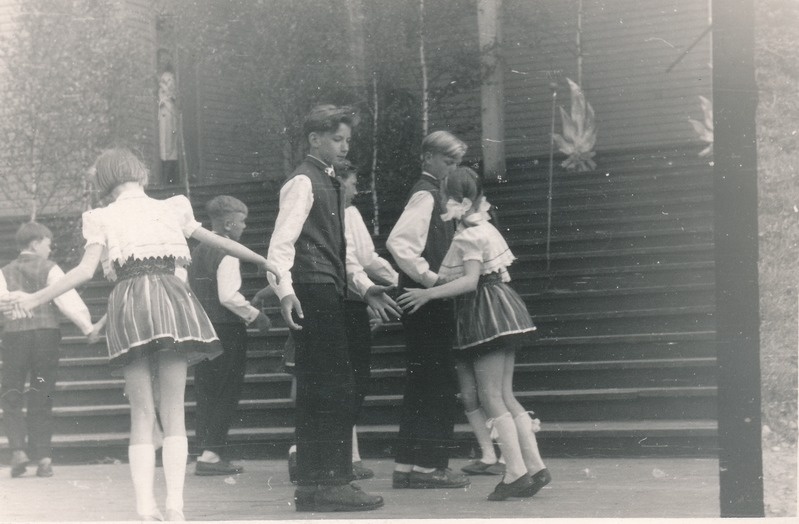 Rakvere Pioneerimaja noorte laulu- ja tantsuansambel