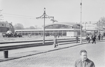 Vaade vastvalminud linnalähirongide ootepaviljonile Tallinnas Balti jaamas, 1960. aastad  similar photo
