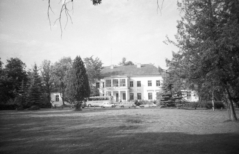 Front of the main building of Kohila Manor