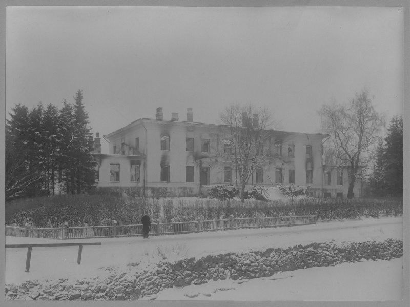 The manor of Kohila after the burning of the manors during the resurrection of 1905.