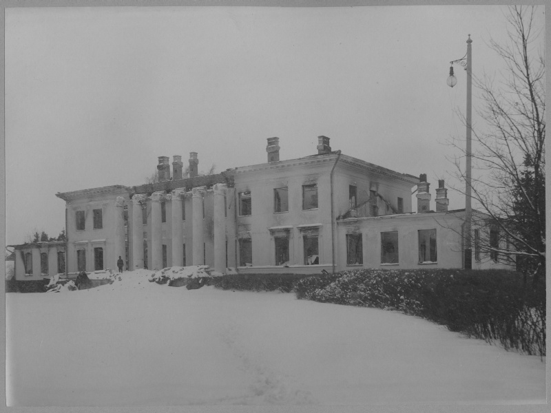 The manor of Kohila after the burning of the manors during the resurrection of 1905.