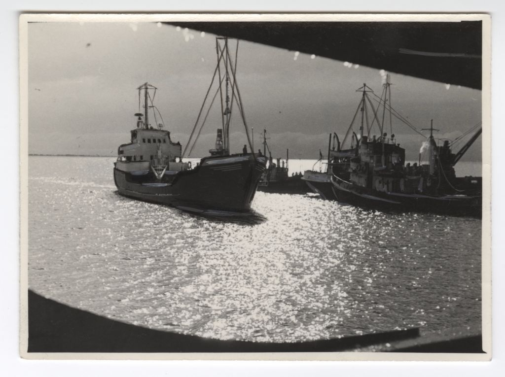 The motor vessel "Keri" arrives at the port of Romassaare