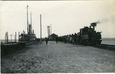 Roomassaare harbour, harbour with passengers of the susla  duplicate photo
