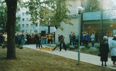 Pargi avamine Rohuaia, Tallinna ja Laada tänava nurgal  similar photo