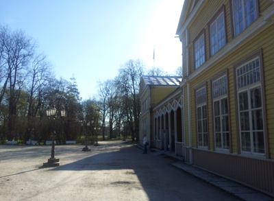 Kuurhoone esine aiatoolidega rephoto