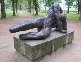 Photo. Sculpture in Estonia awakens in Tapa Jakob church park.