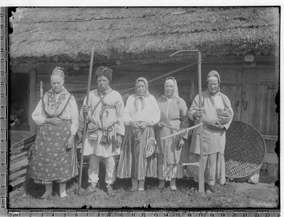 Heinalised rahvariides, Kihnu 1894  duplicate photo
