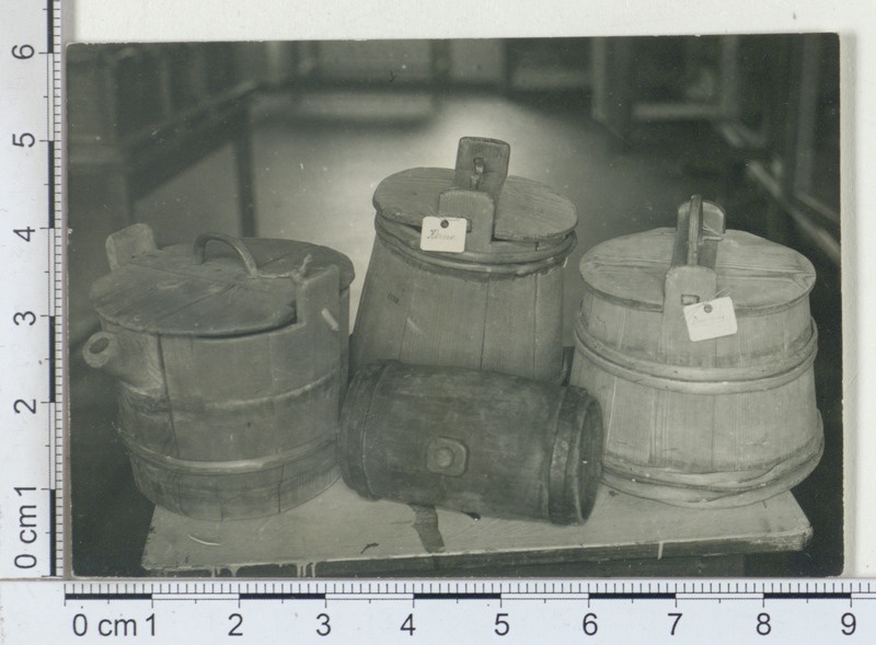 Puunõud piima hoidmiseks, põletusviina ankur Riia muuseumist