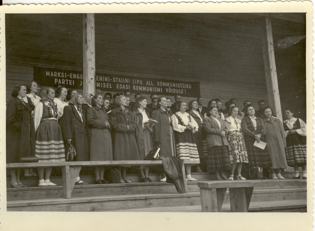 Photo, Tapa district in 1955. Saturday