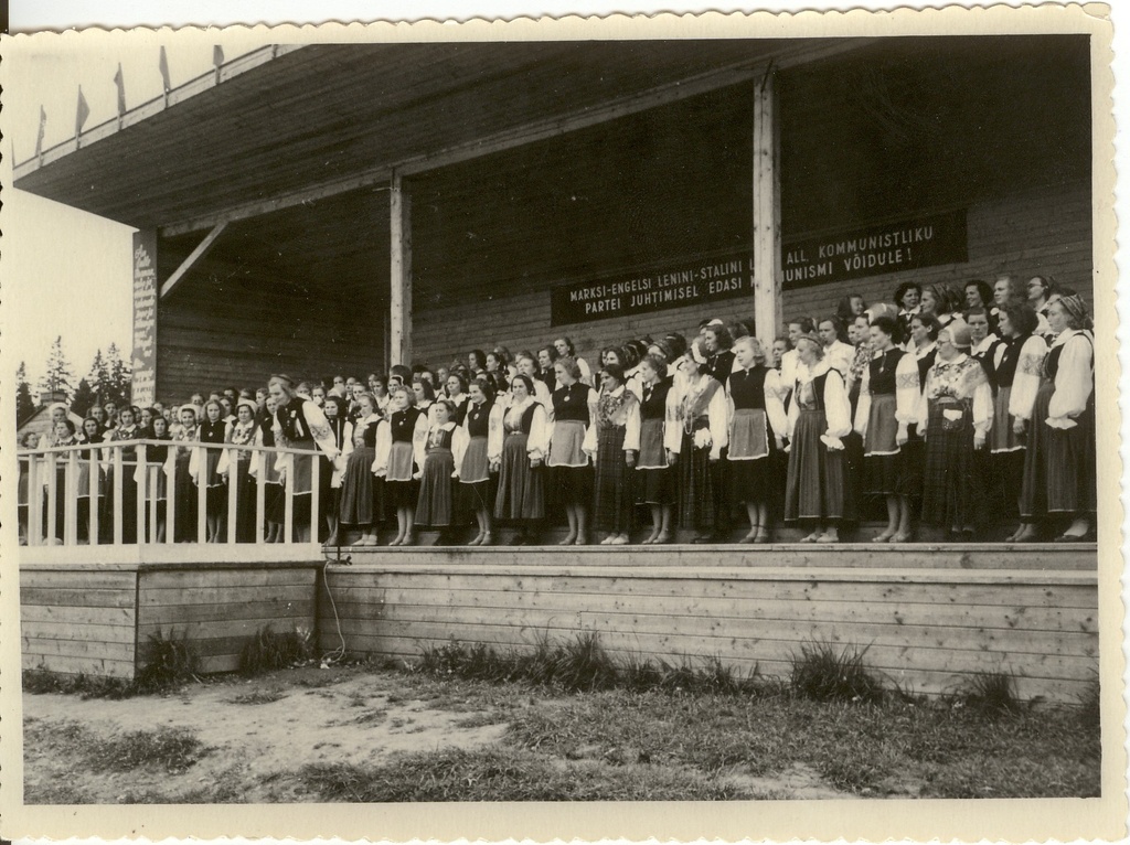 Photo, Tapa district in 1955. Saturday