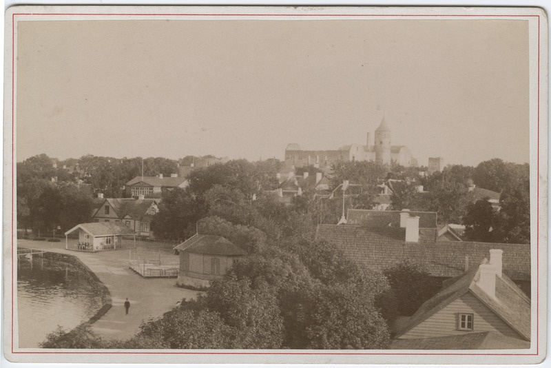 Haapsalu, tagaplaanil Haapsalu piiskopilinnus