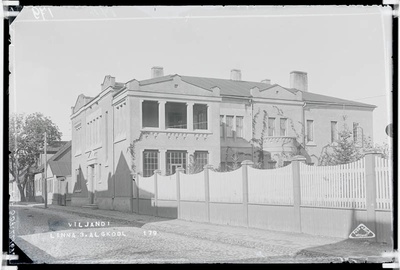 fotonegatiiv, Viljandi Linna III Algkool, Jakobsoni tn 47c (kuni 1923 siin Saksa gümnaasium) u 1925 foto J.Riet  duplicate photo