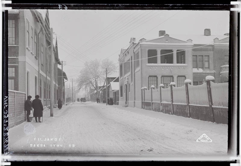 fotonegatiiv (peegelpilt), Viljandi, Jakobsoni tn, vasakul Saksa gümnaasium (oli siin kuni 1923), 1923-st linna algkool, 1923 foto J.Riet