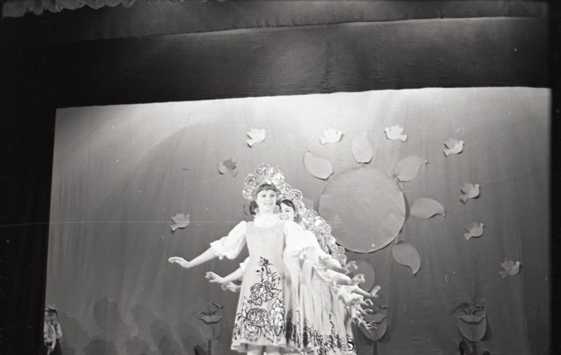 A.Kreisbergi nim lasteklubi, tantsijad rivis