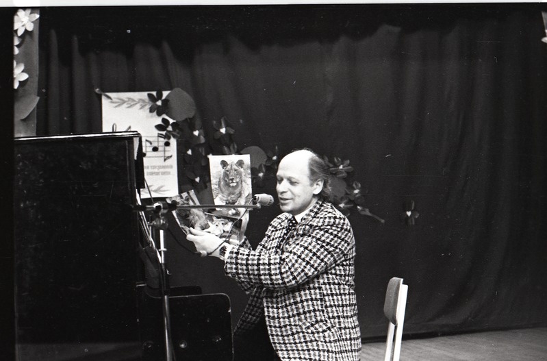 Kohtumine helilooja Gennadi Podelskiga, klaveri juures