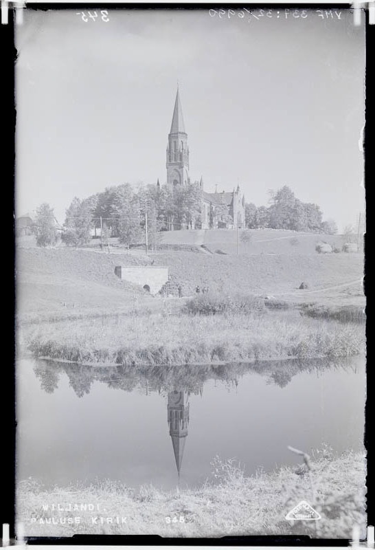 fotonegatiiv, Viljandi, Pauluse kirik (eemalt)