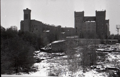 Georgi ja Joala vabrik kuiva jõe sängiga  duplicate photo