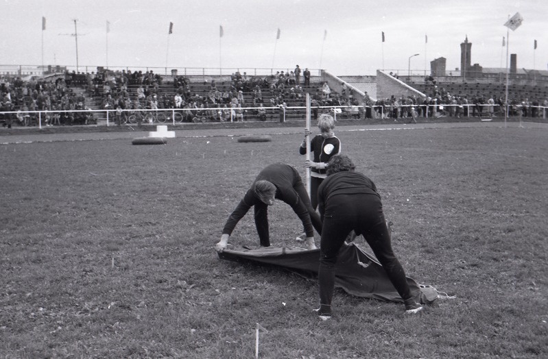 spordivõistlus Isa, ema ja mina - sportlik perekond, telgi püstitamise algus
