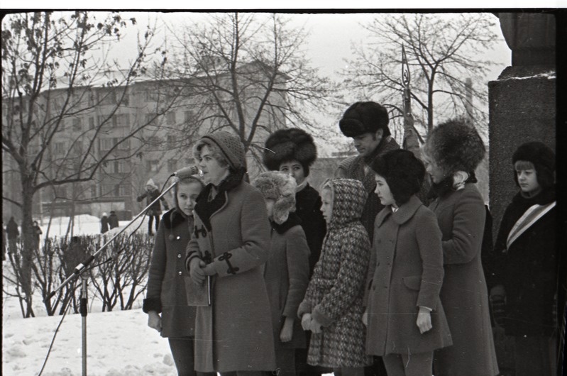 V. Gerassimovi büsti juures