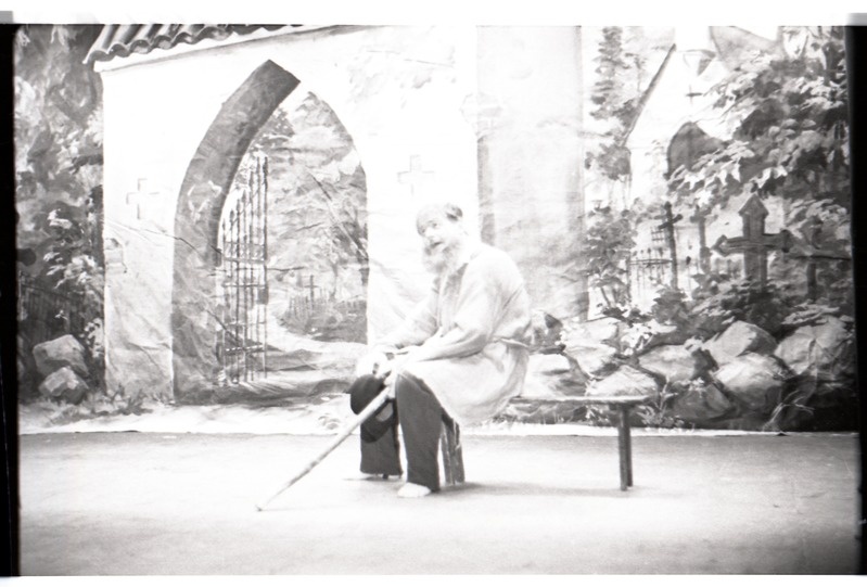 Eesti draamakollektiiv,  stseen Aino Kalda näidendist Paatseba Saaremaalt