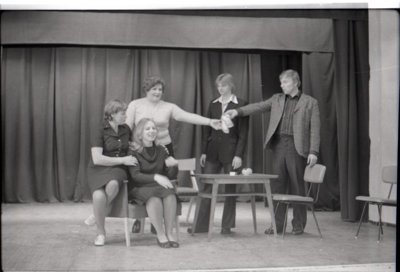 Eesti draamakollektiiv, stseen H.Rammo näidendist Kolmas sugupõlv