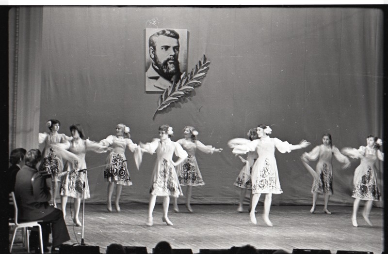 Talvepidu Kreenholmis, tantsuansambli esinemine kultuuripalees