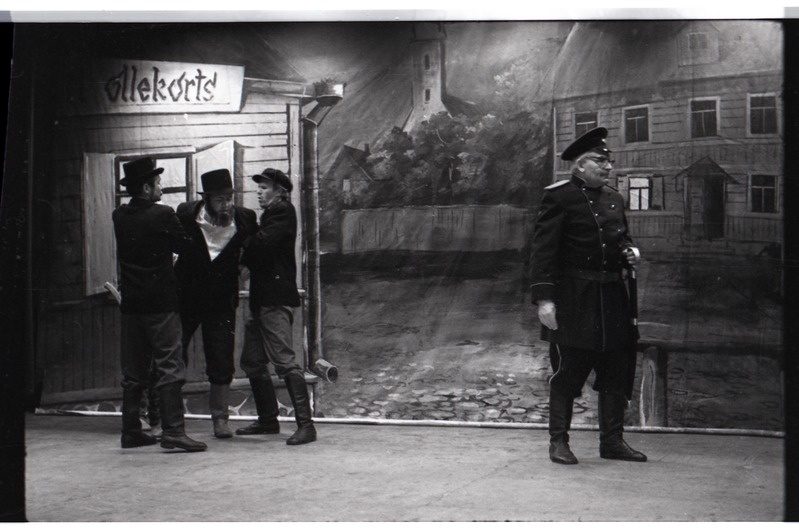 Eesti draamakollektiiv, stseen Aino Kalda näidendist Paatseba Saaremaalt