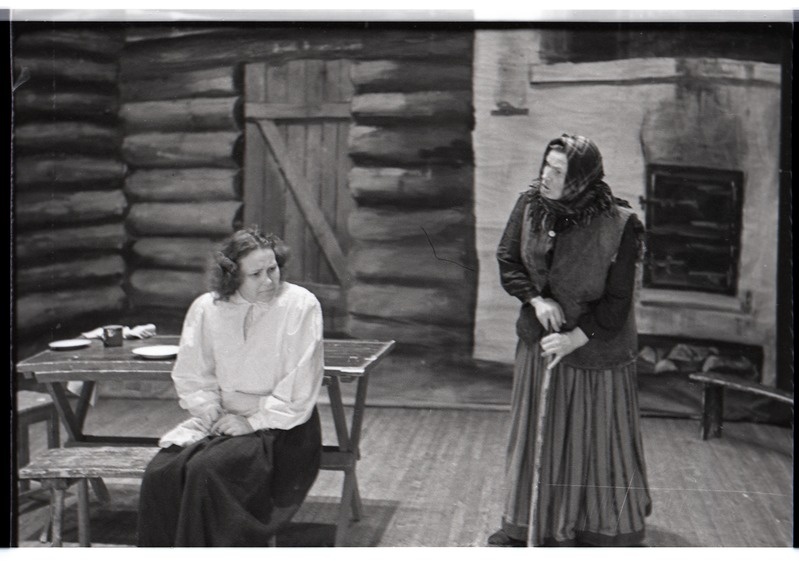 Eesti draamakollektiiv, stseen Aino Kalda näidendist Paatseba Saaremaalt