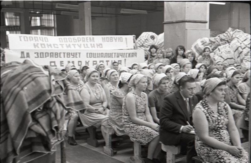 NSVL konstitutsiooni arutelu Kreenholmi manufaktuuri Georgi kudumisvabrikus