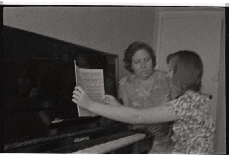 Jekaterina Zujeva, Vana ketrusvabriku ketraja, kodus tütrega