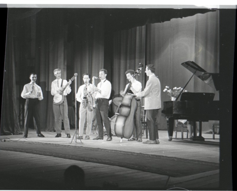 Külaliste esinemine V.Gerassimovi nim. kultuuripalees