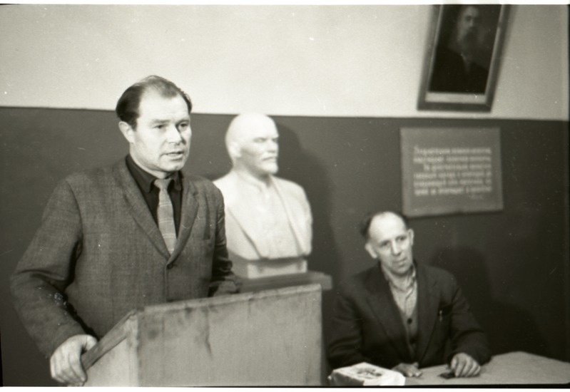 A. Petrov, Kreenholmi manufaktuuri ratsionalisaator,  esinemas tribüünil