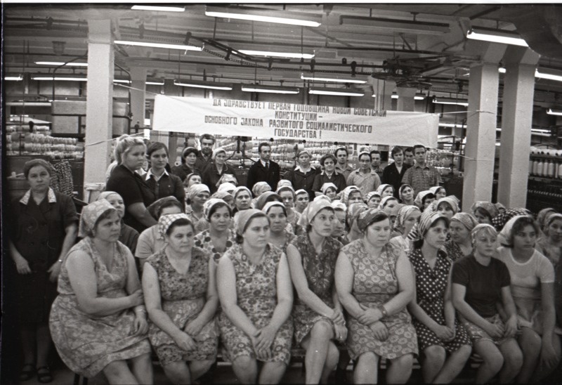 Miiting Georgi vabrikus NSVL Konstitutsiooni 1.aastapäeva puhul